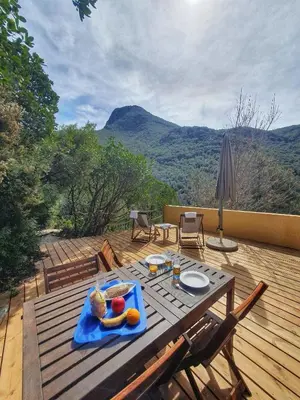 Vue générale sur la montagne ou vue sur la montagne depuis l'appartement