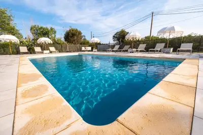 Piscine de l'établissement Hôtel & Restaurant Les Mouettes ou située à proximité