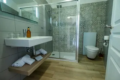 Salle de bains dans l'établissement Hôtel & Restaurant Les Mouettes