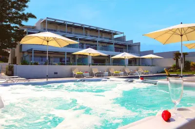 Piscine de l'établissement Résidence Dary ou située à proximité