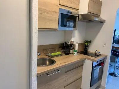 Cuisine ou kitchenette dans l'établissement Studio Bord De Mer