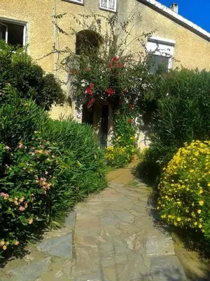 Jardin de l'établissement Maison du bonheur