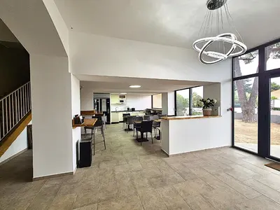 Restaurant ou autre lieu de restauration dans l'établissement Hôtel le Colibri