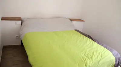 Un ou plusieurs lits dans un hébergement de l'établissement Charmant F2 dans joli village Corse