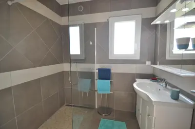 Salle de bains dans l'établissement location farinole proche saint-florent