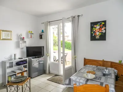 Télévision ou salle de divertissement dans l'établissement Holiday Home Cavoni by Interhome