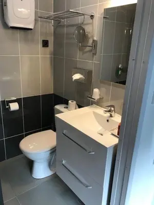 Salle de bains dans l'établissement Casa di a Restonica