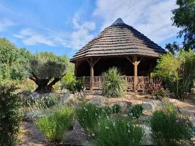 Jardin de l'établissement Camping La Pinède