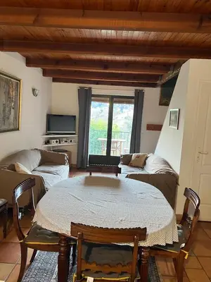 Coin salon dans l'établissement Petite maison proche de la nature