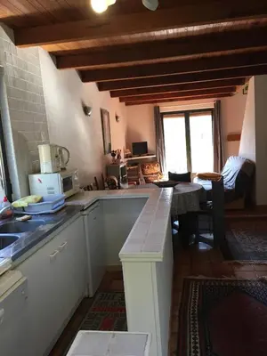 Cuisine ou kitchenette dans l'établissement Petite maison proche de la nature