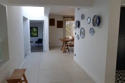 Télévision ou salle de divertissement dans l'établissement Villa Paradisu