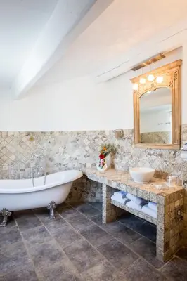 Salle de bains dans l'établissement Hôtel La Dimora & Spa