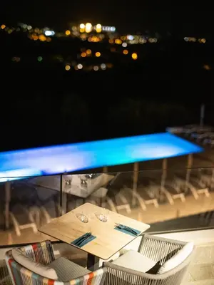 Piscine de l'établissement Hotel La Santa ou située à proximité