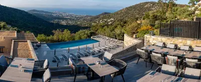Vue générale sur la montagne ou vue sur la montagne depuis l'hôtel