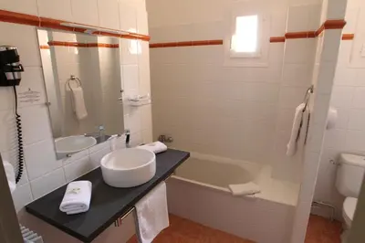 Salle de bains dans l'établissement Hotel de La Paix