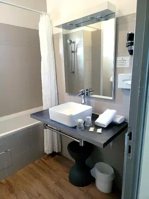 Salle de bains dans l'établissement Hotel de La Paix