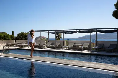 Piscine de l'établissement La Villa Calvi ou située à proximité