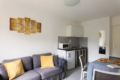 Cuisine ou kitchenette dans l'établissement Appart Hotel Corte HR