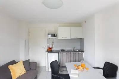 Cuisine ou kitchenette dans l'établissement Appart Hotel Corte HR