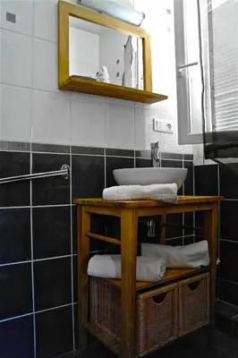 Salle de bains dans l'établissement Hôtel le Grillon