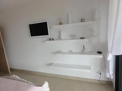 Télévision ou salle de divertissement dans l'établissement Charmantes chambres 792 Route Inférieure de Cardo