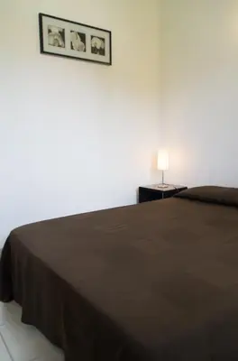 Un ou plusieurs lits dans un hébergement de l'établissement Hôtel et Résidence Benista