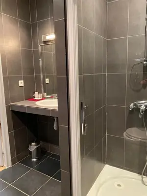 Salle de bains dans l'établissement Mariana Plage