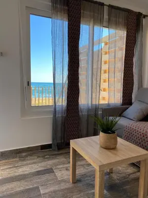 Vue générale sur la mer ou vue sur la mer prise depuis la maison d'hôtes