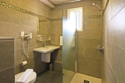 Salle de bains dans l'établissement Hôtel la Palma