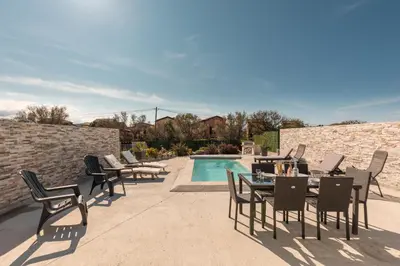 Piscine de l'établissement Le Domaine De Marie ou située à proximité