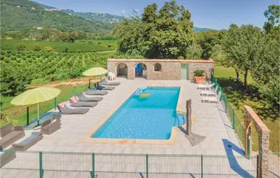 Piscine de l'établissement Beautiful Home In Santa Maria Poggio ou située à proximité