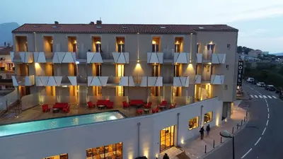 Piscine de l'établissement Hôtel Méditerranée ou située à proximité