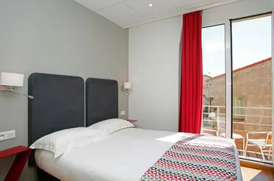 Un ou plusieurs lits dans un hébergement de l'établissement Hôtel Méditerranée