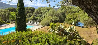 Piscine de l'établissement Hotel Cala di l'Oru ou située à proximité