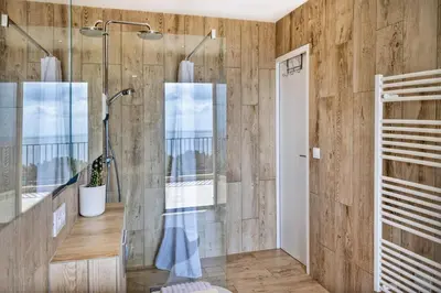Salle de bains dans l'établissement Les Terrasses d'Erbalunga