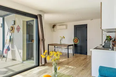 Cuisine ou kitchenette dans l'établissement Les Terrasses d'Erbalunga