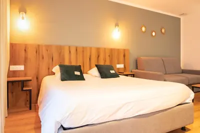 Un ou plusieurs lits dans un hébergement de l'établissement Auberge les Oliviers