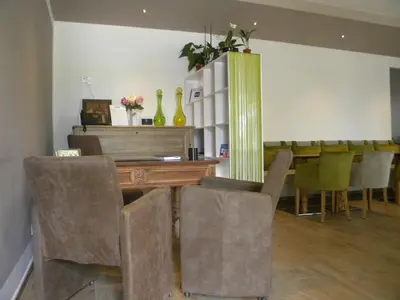 Coin salon dans l'établissement Auberge les Oliviers