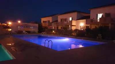 Piscine de l'établissement Bel appartement confortable et cosy en résidence avec piscine à 5 mn de la mer ou située à proximité