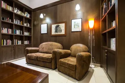 Coin salon dans l'établissement Hôtel Les Voyageurs