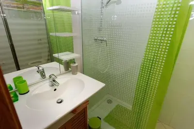 Salle de bains dans l'établissement Résidence les Eucalyptus