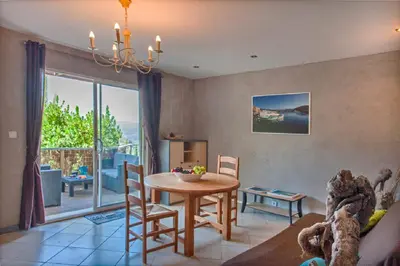Coin salon dans l'établissement Villa 
