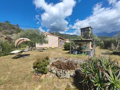Vue générale sur la montagne ou vue sur la montagne depuis la villa