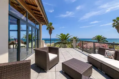 Vue générale sur la mer ou vue sur la mer prise depuis l'hôtel