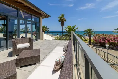 Vue générale sur la mer ou vue sur la mer prise depuis l'hôtel
