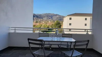 Vue générale sur la montagne ou vue sur la montagne depuis l'appartement