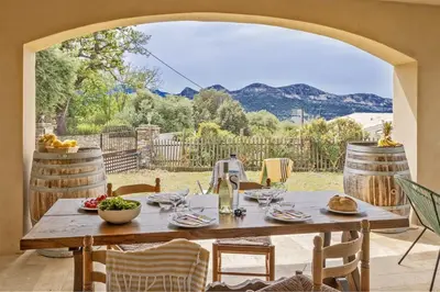 Vue générale sur la montagne ou vue sur la montagne depuis l'appartement