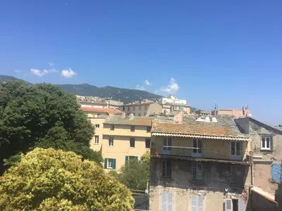 Vue générale sur la montagne ou vue sur la montagne depuis l'appartement
