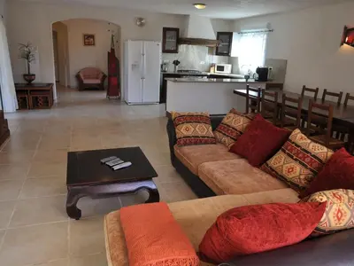 Cuisine ou kitchenette dans l'établissement Villa in Moriani-Plage with Sea View