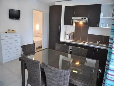 Cuisine ou kitchenette dans l'établissement Delightful Villa at Moriani-Plage with Garden